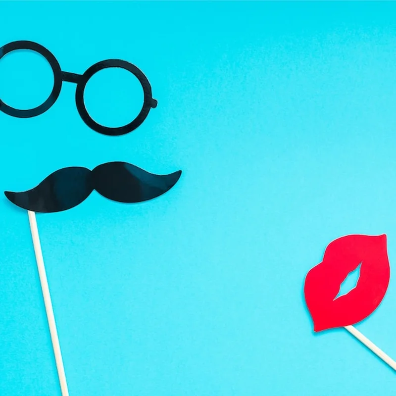 Fotobudka akcesoria – jakie gadżety wybrać do zabawy?