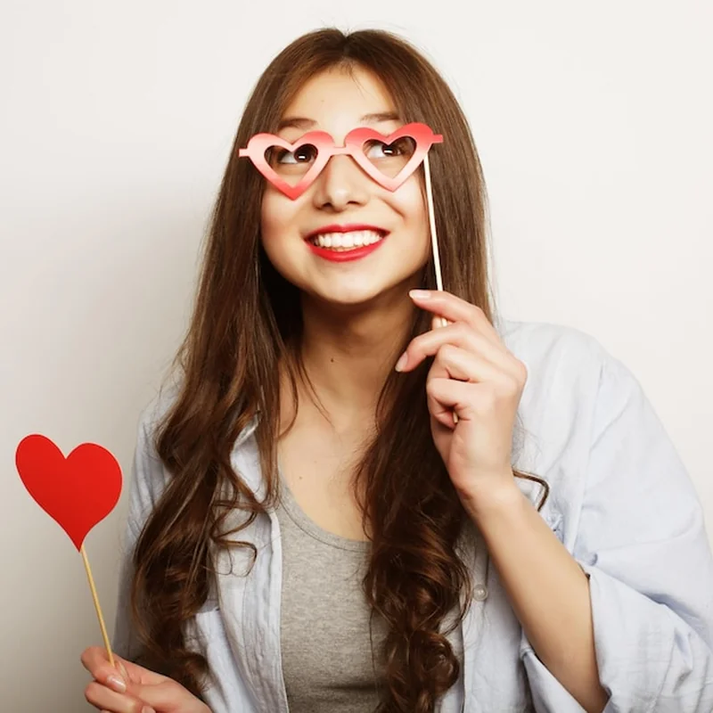 Fotobudka walentynki – idealny gadżet na zdjęcia z dzieckiem