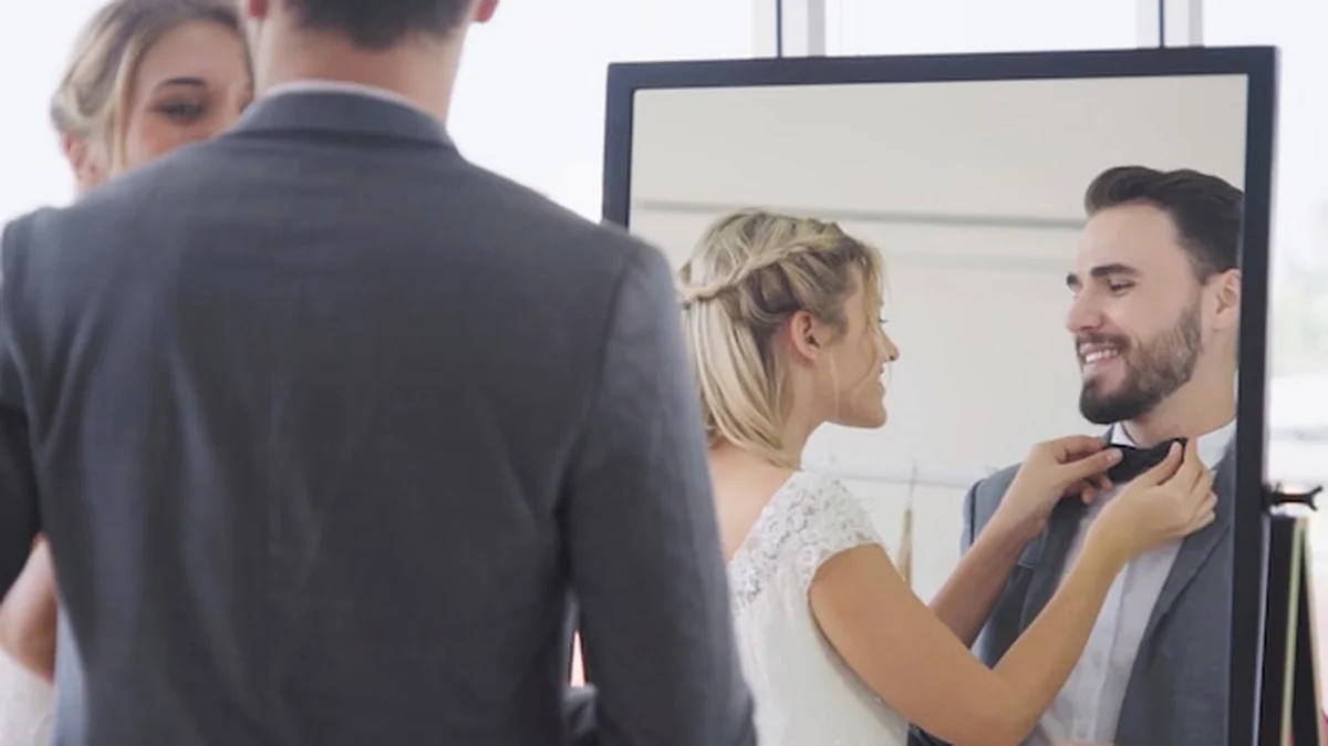 Narzeczeni w sukni ślubnej przygotowują ceremonię