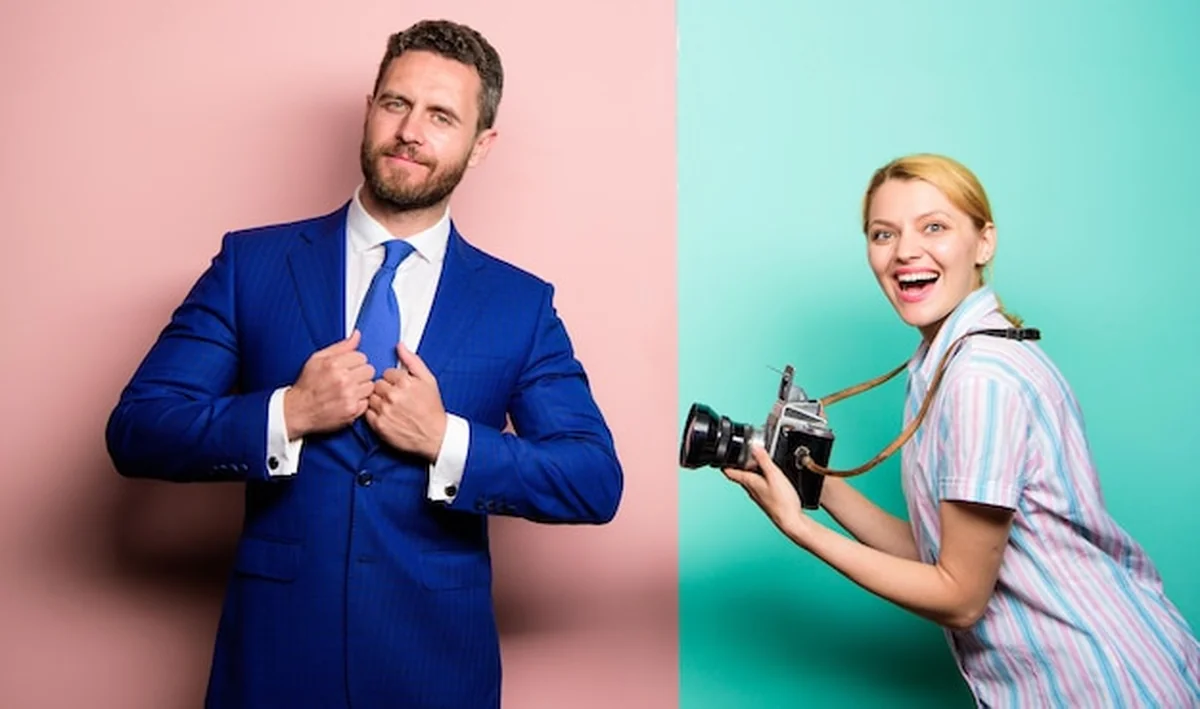 Sukces biznesmena przy fotobudce z gwiazdą i fotografem