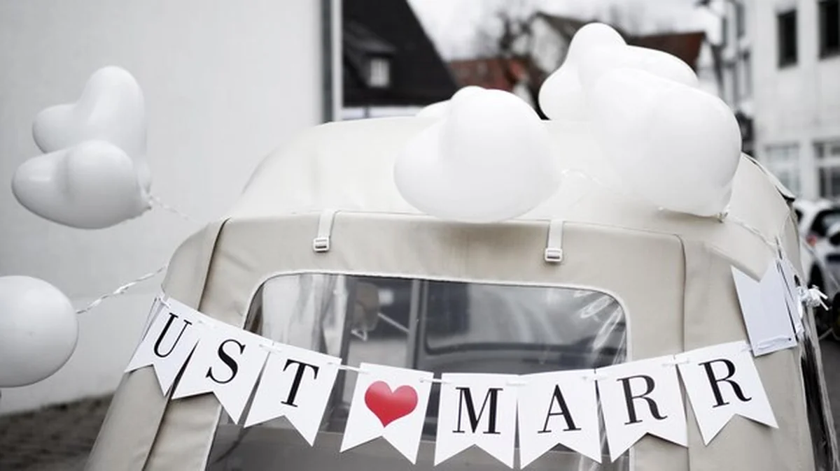 Dekoracje wiszące na samochodzie