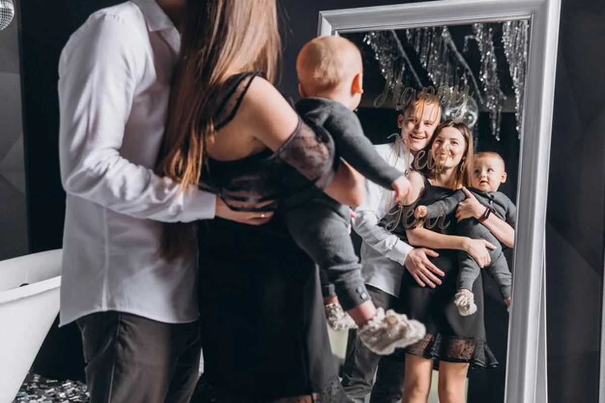 Rodzina świętuje nowy rok