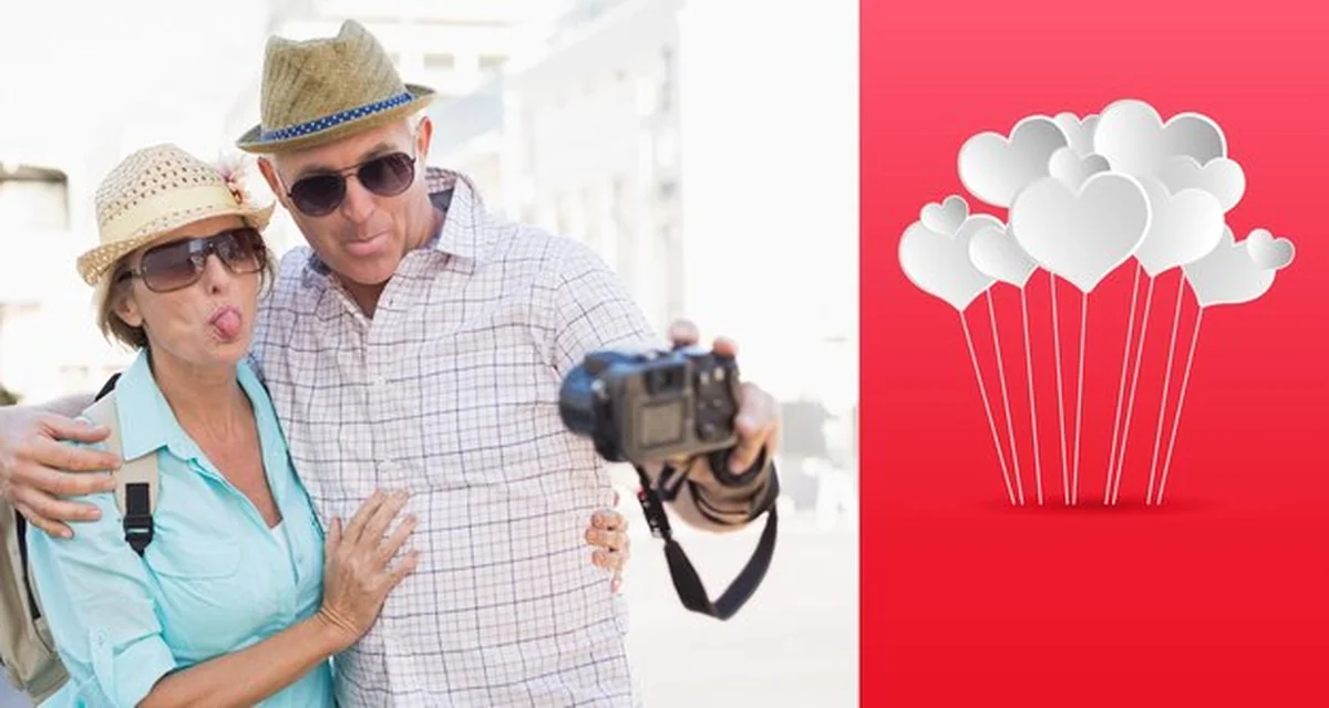 Szczęśliwa para turystyczna robiąca selfie w mieście