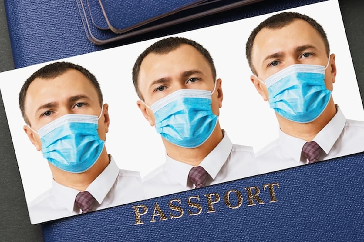Zdjęcie paszportowe mężczyzny w masce medycznej